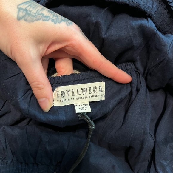 Idyllwind navy blue peasant blouse NWT - Picture 5 of 10